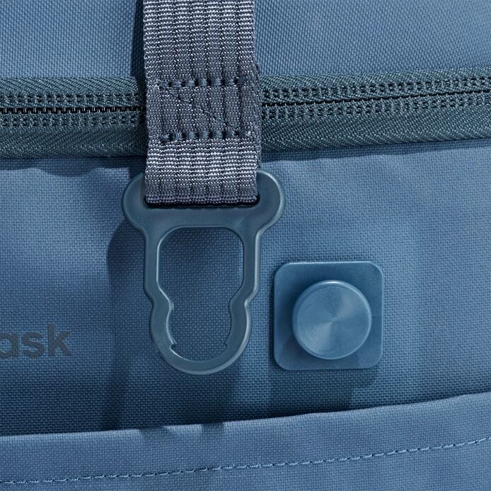 Carryout™ Soft Cooler 30 L - Image 13